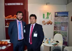 Miguel Escribano y Faustino Picazo, de la empresa de Cuenca TJ Agricultura, en promoción de la cebolla española.