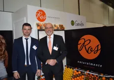 Juan Pedro Beltrán y su hijo Lionel, de V-ROS, empresa especialista en mandarina con hoja. Este año han incorporado también la naranja con hoja a su catálogo de productos.