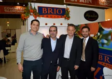 Abel Alarcón junto con Luis González y Cándido Amador, en el stand de Agrios Selectos promocionando la campaña de naranjas sanguinelli con la marca Brio Fruits.