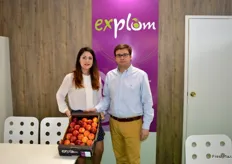 Lourdes Riñones y Martin Torres, de Explom, productora y comercializadora de fruta de hueso con sede en Badajoz, Extremadura.