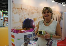 Josefina Mena, de Moyca, con las uvas Candy.