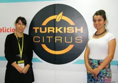 Sultan Bayrak y Mediha Ilgaz, de Turkish Citrus, responsables de los delegados turcos.