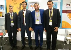 El desarrollo de negocio de exportación, Walid Assem (derecha), con los tres Mohammed de Elwadi, Egipto.