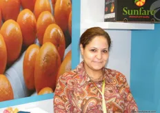 La ingeniera Dalia El Gamal, gerente de exportación de Sonac, negocio fundado en 1979 que empezó ofreciendo cítricos, patatas, cebollas, etc., en fresco.