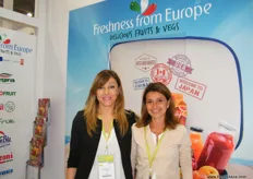 Simona Rubbi y Bianca Bonifacion, del Centro Servizi Ortofrutticoli (Italia), ayudaron a organizar la delegación italiana.