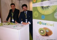 Mario Mellone y Marco Eleuteri, de AOP Armonia, con la marca Dolce Kiwi.