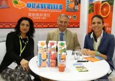 Para la experiencia de la naranja siciliana, Oranfrizer. Sara Grasso, Salvo Laudani y Annalisa Alba.