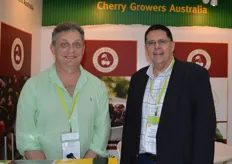 Simon Boughey, de Cherry Growers Australia, y Hugh Molloy, de Antico.