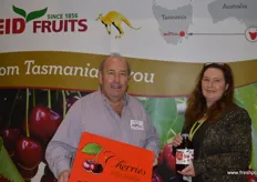 Tim Reid y Lucy Gregg en el estand de Ried Fruits. La compañía ha desarrollado una tónica de cereza que acaba de lanzarse en el mercado asiático.