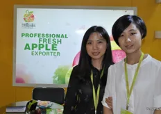 Sanmenxia Hongfong Fruits and Vegetables Co., Ltd. tiene sede en la provincia de Henan Amy Liu, a la izquierda, es la gerente general, y Celeste Lui es la gerente de importación. La compañía también exporta manzans al Sudeste Asiático.