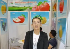Qixia Zhongyi Food Co., Ltd. Produce y exporta manzanas y peras.