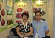 Jingning Xinlong Fruit Trading Co., Ltd. produce manzanas. La compañía exporta a varios países, entre ellos Tailandia, Indonesia y Filipinas. Chang Ling Wang y Deng Yonghong componen el equipo de ventas internacionales.