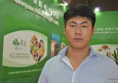 Richard Jiang, el gerente de desarrollo de mercado de Yantai Quanyuan Food (Group) Co., Ltd., ansioso por recibir a su clientela internacional.