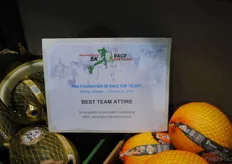 El premio que Itaueira REI Melons recibió por participar en la carrera de 5k por el talento. También patrocinó la carrera repartiendo melón.