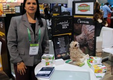 Adriana Medina, de TropiFoods, también presente en el pabellón de Costa Rica.