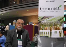 Jim House, de Gourmet Grading Company, uno de los muchos expositores mexicanos. Se centran en el espárrago verde.