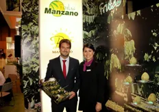 Alberto Casanova, en el stand de Frutas Rafael Manzano, presentando su nueva campaña de aguacate, mango y chirimoya.