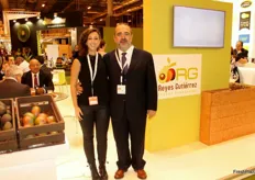 Juan Antonio Reyes Gutiérrez, Director General de Reyes Gutiérrez, junto a su hija Maria. La empresa malagueña se especializa en la producción y comercialización de aguacate y mango.