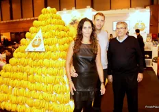 Gran pirámide de plátanos de Canarias en el stand de Frutas Garralón.
