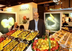 Diego Yanguas, director de La Queleña, de La Rioja, prsentando su oferta de fruta de pepita y otros productos.