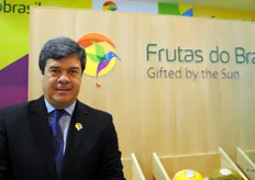 Luiz Roberto, director de Agricola Famosa y presidente de Abrafrutas. Brasil lanzó la marca nacional de la fruta en la feria.