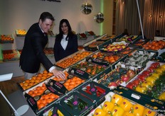 "Willem, con las manos en la masa. "¡Estas mandarinas son irresistibles!"