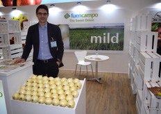 Santiago Gimeno, de Fuencampo, en promoción de la cebolla dulce.