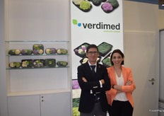 Sebastián Aguilar y Lucía Bello, en el stand de la empresa murciana Verdimed, en promoción de las mini coliflores y mini brócoli en distintas variedades.
