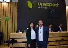 Jesús Pérez y su compañera en el stand de UNEXPORT, apostando por la producción ecológica.