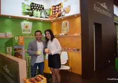 José Villalba, Marketing Manager de Frutas Montosa, promocionando la marca Native para aguacate y mango.