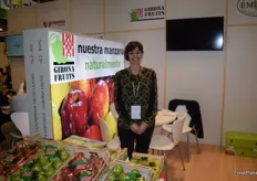 Imma Oliveras, en el stand de Girona Fruits, en promoción de la manzana de Girona.