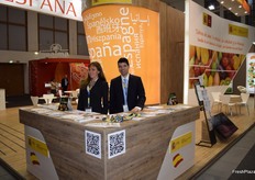 Stand del Ministerio de Agricultura, Alimentación y Medio Ambiente de España, con Danitza Aliaga y Frank Herudag.