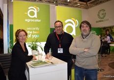 Stand de Agrocolor con Juan Pérez y Gerardo Romero.