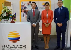 El cónsul comercial Ronnié Almeida, la cónsul general Mariella Molina y el cónsul comercial Paúl Peñaherrera representando a Pro Ecuador en la feria.