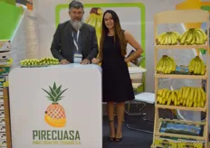 Mauricio Cohn y Sol Mata, de Pirecuasa, promocionando sus bananas ecuatorianas, aunque también produce piñas.