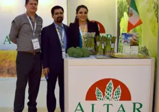 Alan García, de SBR, con Augusto Albano y Rocío Aguilar, de Altar, exportadora mexicana de espárragos.