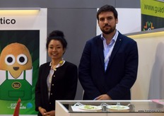 Yolare Japhet, de Galicia Food & Drink, visita a José Piñeiro, de Kiwi Atlántico.