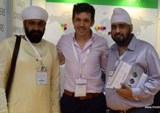 Succha Singh Namdhari y Gursev Singh Namdhari con Juan Martín González, de Salix.