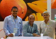 Eduardo Talavera, de SBC; Juan Carlos Rivera, de APEM, y Carlos Zamorano, de Provid. Las dos últimas son asociaciones peruanas de productores y exportadores; APEM para mangos y Provid para uvas.