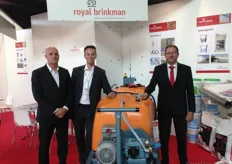 El equipo de Royal Brinkman. De izquierda a derecha: Peter Volwater (comerciante en Italia), Raymond Grootscholten y Ep van den Brink. Royal Brinkman está creciendo en Italia y en muchos otros países.