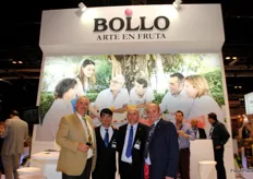 Equipo directivo y comercial con José Vercher, en el stand de Bollo, marca de referencia de melón, sandía y cítricos.