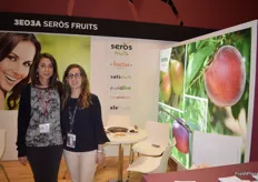 Stand de Seròs Fruits, empresa de Seròs, Lleida, productora y comercializadora de fruta de hueso y pepita.