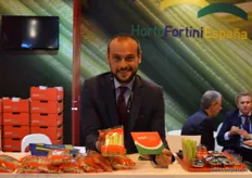 Alessandro Fortini de Horto Fortini España, promocionando su nuevo producto: Apios snack envasados listos para el consumo.