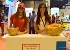 Ana Gimenez y Alejandra García promocionando la Granada Mollar de Elche.
