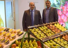 La Queleña, empresa productora de frutas frescas y secos representada por Diego Yanguas acompañado por José Verdial de Knauf Industries.