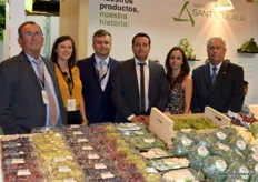 Agrícola Santa Eulalia productora de frutas y verduras. De izquierda a derecha: Francisco Mula, Eva Mula, Pedro García, Francisco Mula, Angela Mula y Juan Mula.