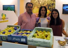 Gilberto Franco, Lucinda Franco y Raquel Franco, de Extrafrutas, Portugal.