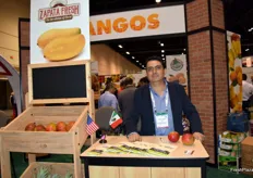 Miguel Angel Lopez de la productora de mangos Zapata Fresh.