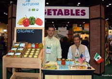Productora de chiles orgánicos Ad Naturam representado por Oscar Miyor y Luis Bernales.