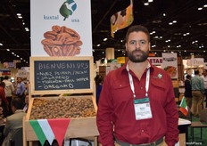 Hector Martinez de la productora y exportadora de pecanas Kuxtal USA.